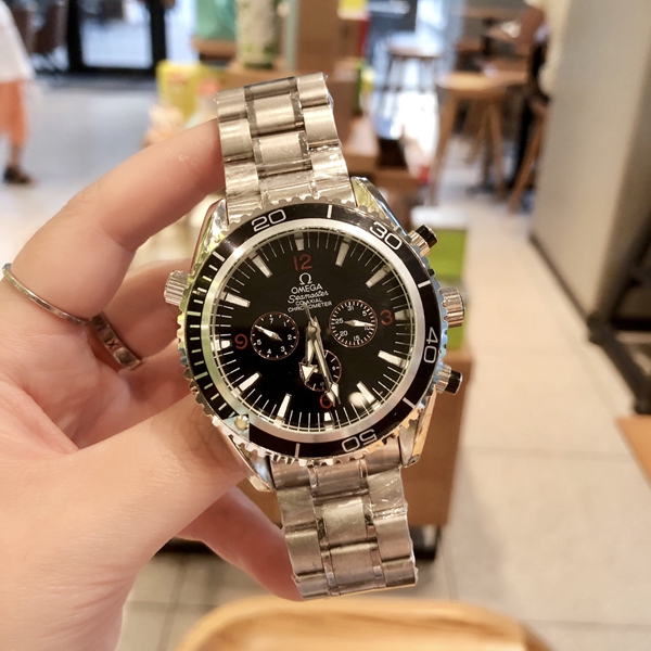 ブランド時計背面デザイン